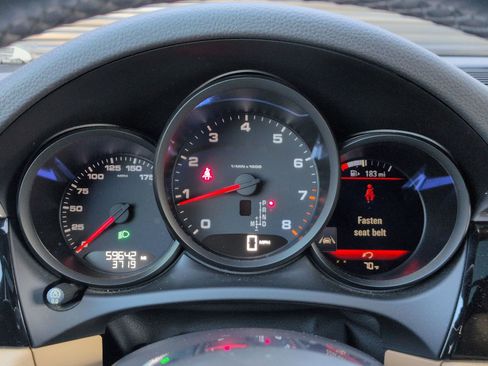 Certified 2018 Porsche Macan image 17