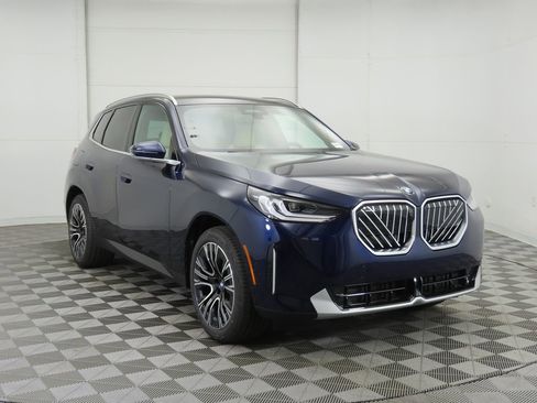 Used 2025 BMW X3 xDrive30i w/ Premium Package image 4