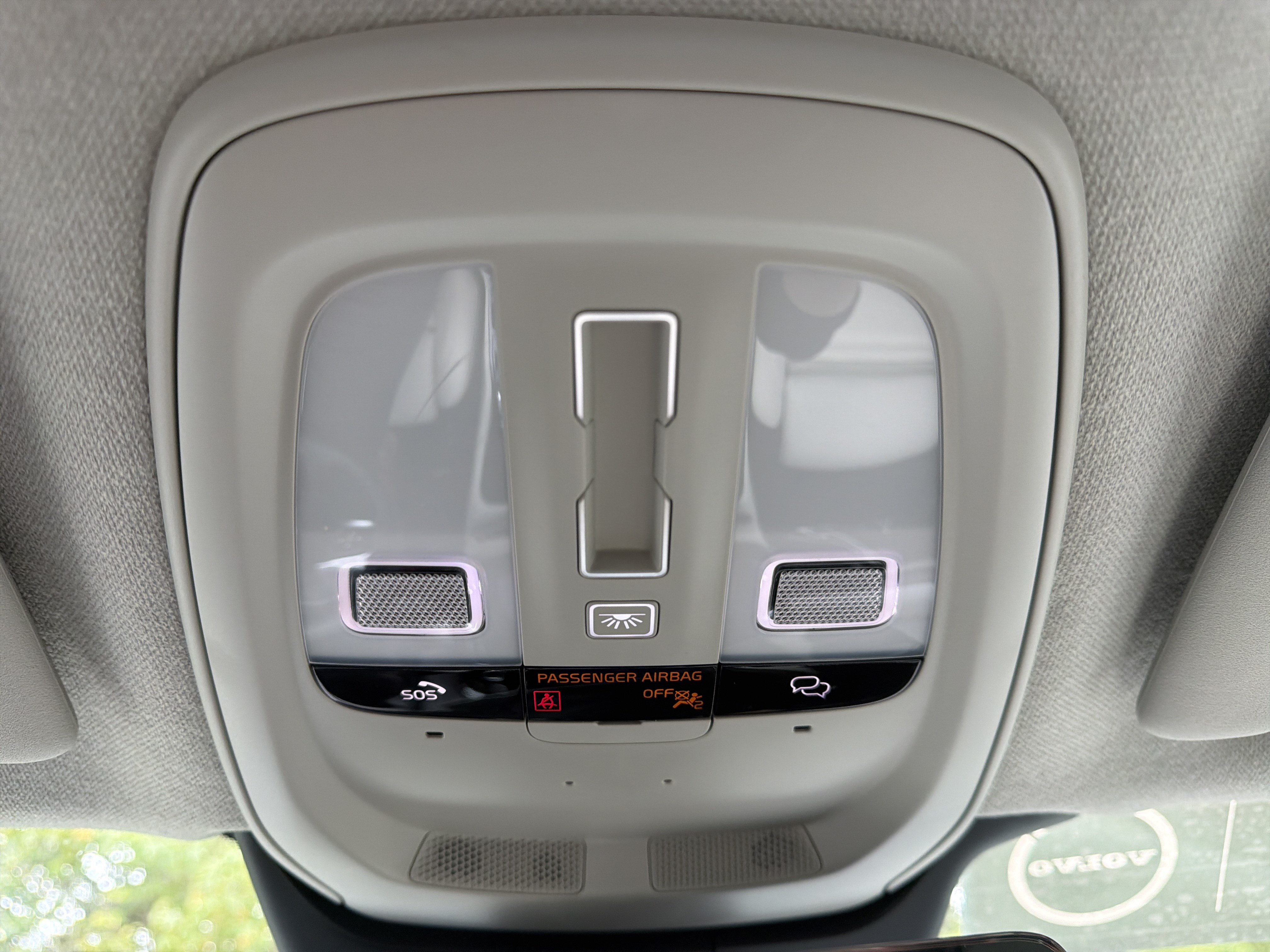 Certified 2024 Volvo XC40 B5 Plus AWD/4WD image 29