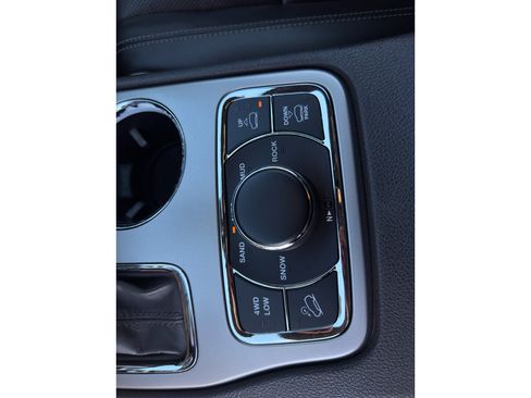 Used 2019 Jeep Grand Cherokee Overland image 24