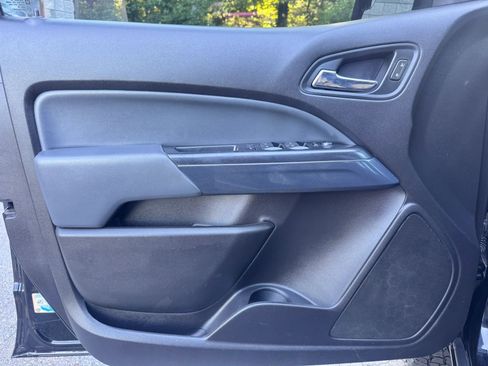 Used 2019 Chevrolet Colorado Z71 AWD/4WD image 10