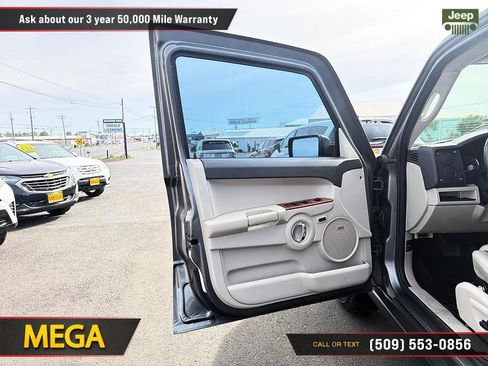 Used 2007 Jeep Commander Limited AWD/4WD image 23