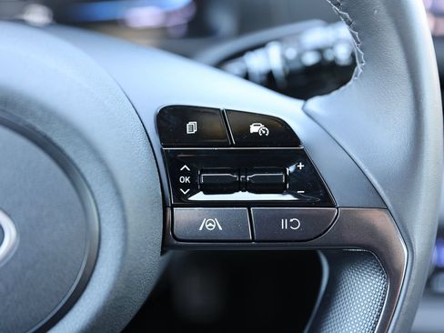Used 2025 Hyundai Elantra Sport FWD image 32