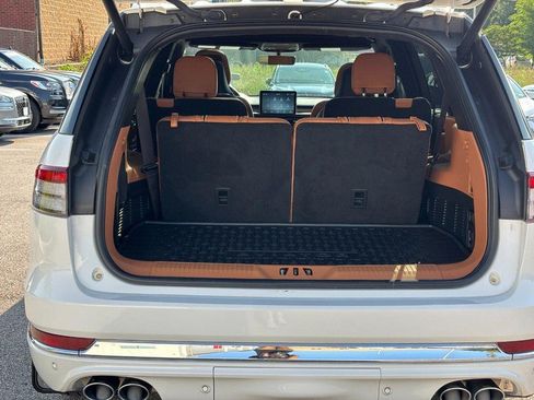 Certified 2024 Lincoln Aviator Black Label w/ Dynamic Handling Package AWD/4WD image 9