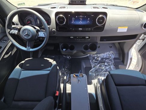 New 2025 Mercedes-Benz Sprinter 2500 image 17
