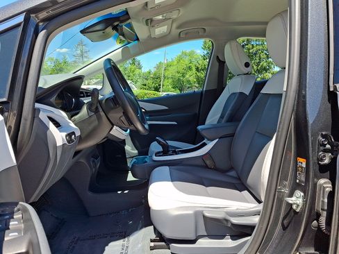 Used 2020 Chevrolet Bolt Premier w/ Infotainment Package FWD image 14