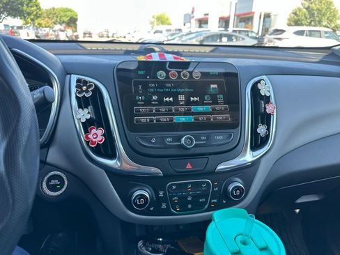 Used 2018 Chevrolet Equinox LT w/ Sun & Infotainment Package FWD image 4