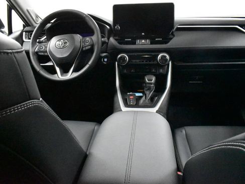 Used 2023 Toyota RAV4 XLE Premium image 17