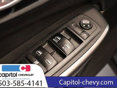 Used 2019 Jeep Cherokee Latitude Plus w/ Cold Weather Group FWD image 11