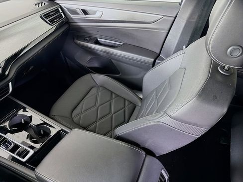 Used 2025 Volkswagen Atlas Cross Sport SE image 27