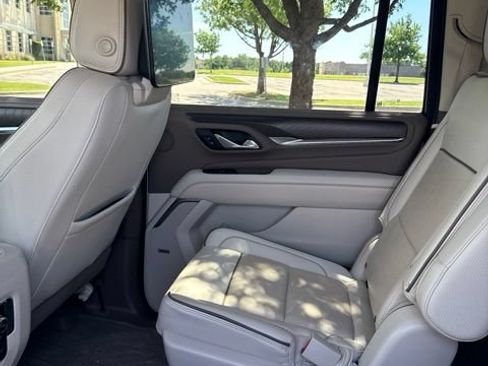 Used 2023 GMC Yukon XL Denali w/ Denali Reserve Package AWD/4WD image 8
