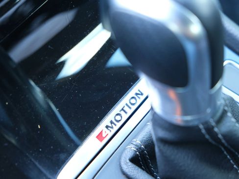 Used 2016 Volkswagen Golf R 4-Door image 33