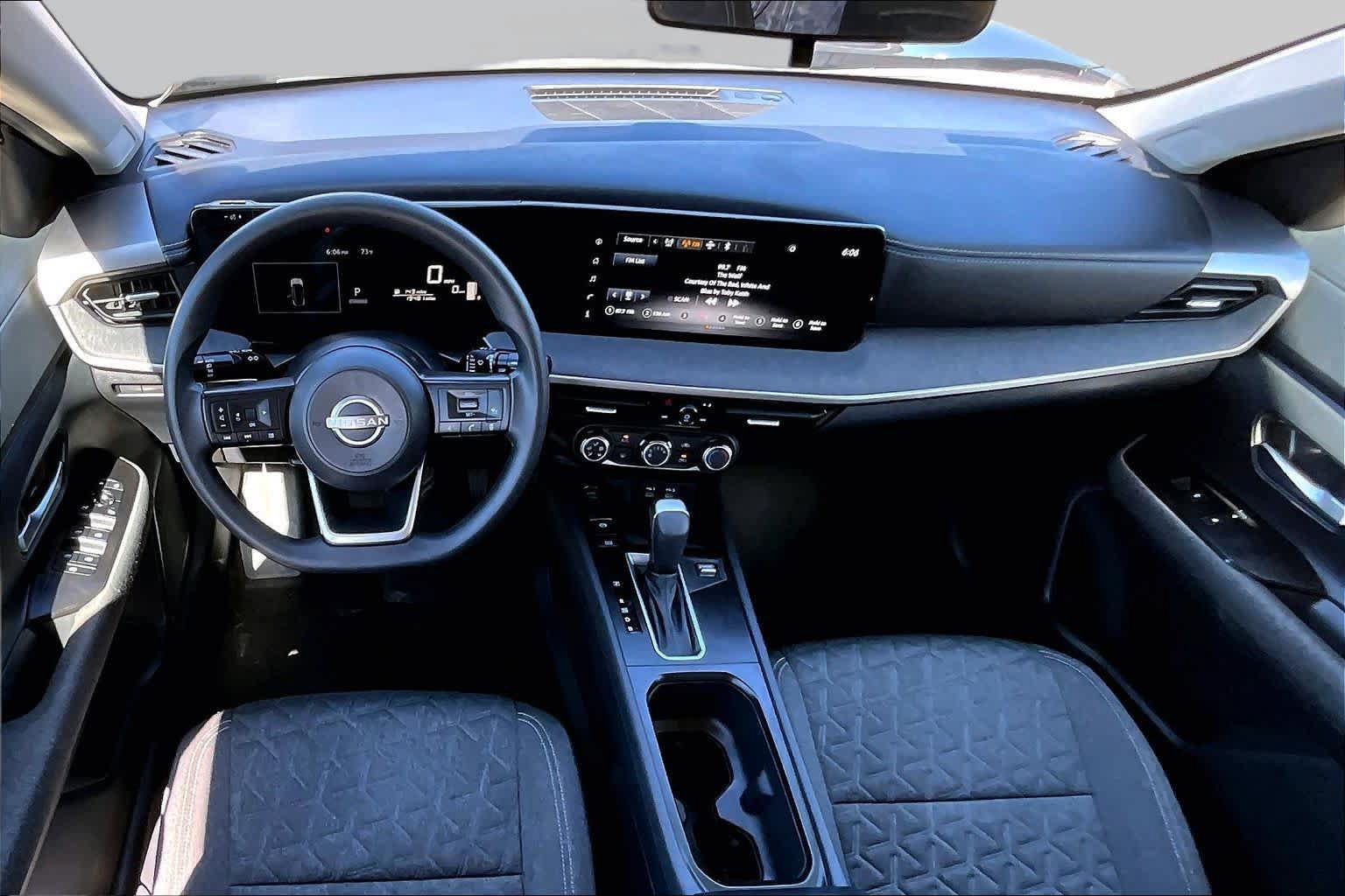 Used 2025 Nissan Kicks SV FWD image 6