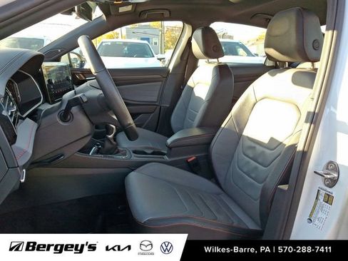 Used 2025 Volkswagen Jetta GLI Autobahn image 15