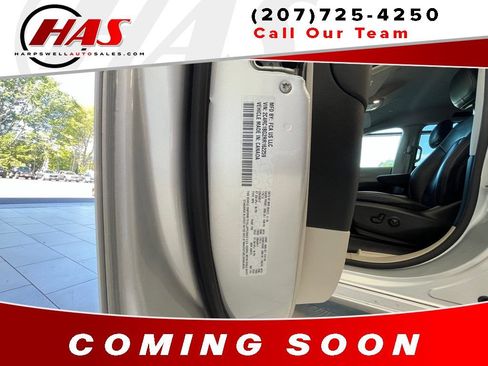 Used 2024 Chrysler Pacifica Touring-L FWD image 19