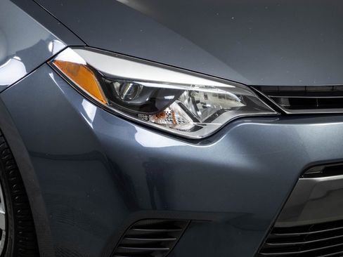 Used 2016 Toyota Corolla LE FWD image 31