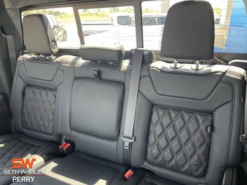 Used 2024 GMC Sierra 1500 AT4 w/ Technology Package image 31