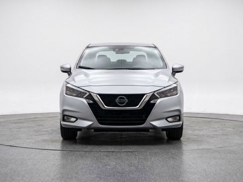 Used 2025 Nissan Versa SV FWD image 2