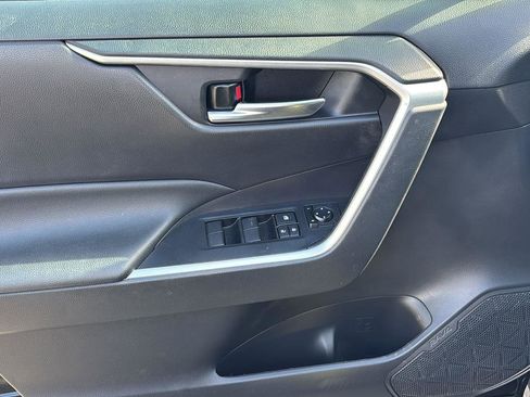 Used 2021 Toyota RAV4 XLE image 14