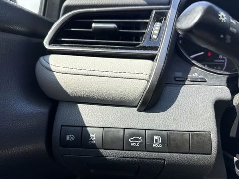 Used 2022 Toyota Camry SE image 16