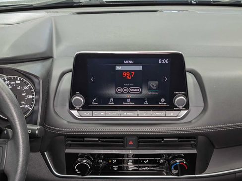 Used 2024 Nissan Rogue S AWD/4WD image 18