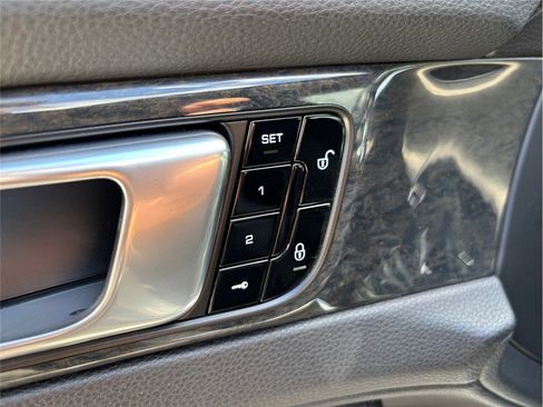 Used 2017 Porsche Panamera 4S image 23