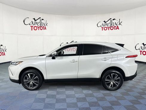 Used 2023 Toyota Venza LE image 4