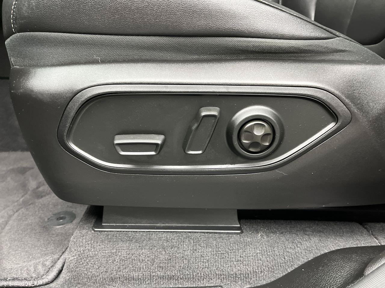 Used 2023 Jeep Grand Cherokee 4WD 4xe image 12