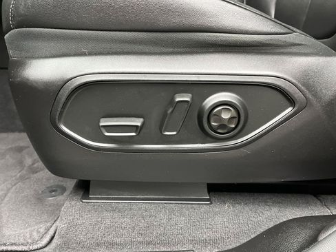 Used 2023 Jeep Grand Cherokee 4WD 4xe image 12