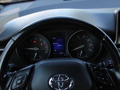 Used 2018 Toyota C-HR XLE FWD image 9