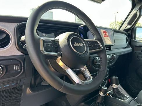 Used 2025 Jeep Wrangler Unlimited Sahara image 40