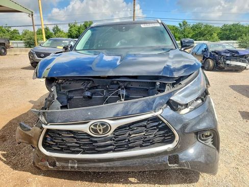 Used 2023 Toyota Highlander XLE FWD image 5