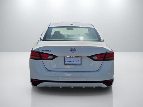 Used 2025 Nissan Altima 2.5 SV FWD image 5