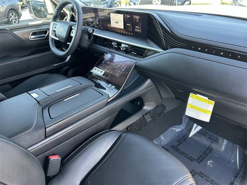 New 2026 INFINITI QX80 Luxe image 8