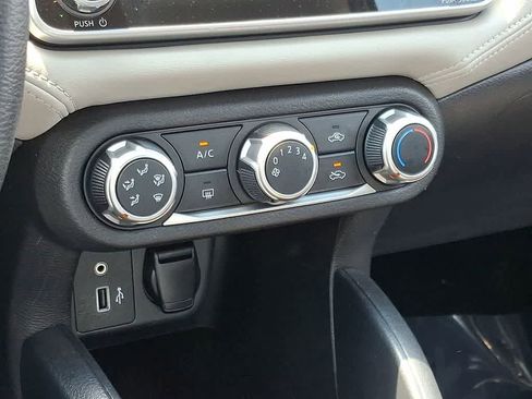 Used 2020 Nissan Versa SV FWD image 14