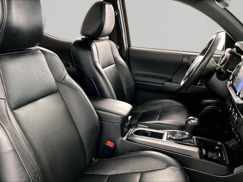 Used 2022 Toyota Tacoma TRD Off-Road w/ TRD Premium Off Road Package image 24