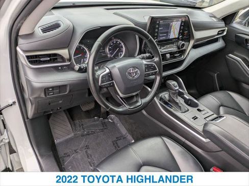 Used 2022 Toyota Highlander XLE FWD image 14