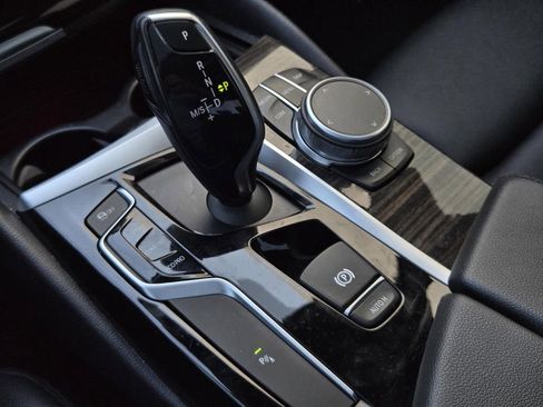 Used 2018 BMW 530i w/ Premium Package image 22