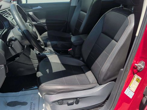 Used 2020 Volkswagen Tiguan SE w/ Panoramic Sunroof Package FWD image 13