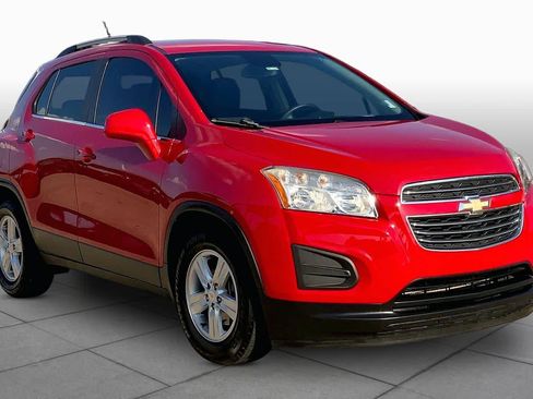 Used 2016 Chevrolet Trax LT w/ LT Sun and Sound Package FWD image 3
