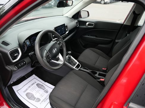 Used 2021 Hyundai Venue SE FWD image 9