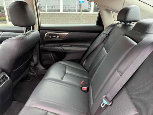 Used 2015 Nissan Altima 2.5 SL w/ Moonroof Package FWD image 10