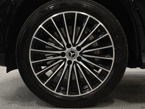 Used 2025 Mercedes-Benz GLC 350e 4MATIC image 10