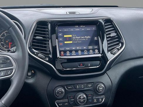 Used 2022 Jeep Cherokee Limited image 11