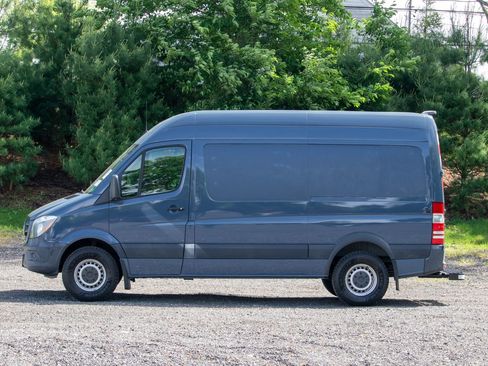 Used 2018 Mercedes-Benz Sprinter 2500 image 4
