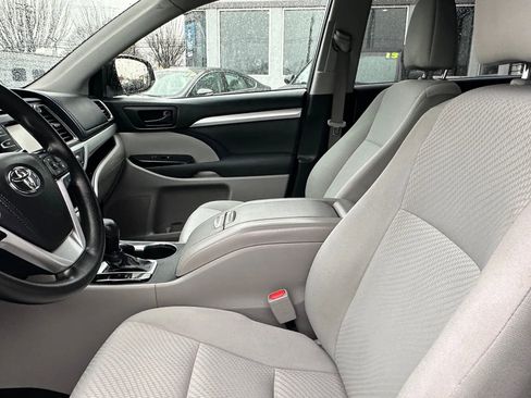 Used 2019 Toyota Highlander LE image 13