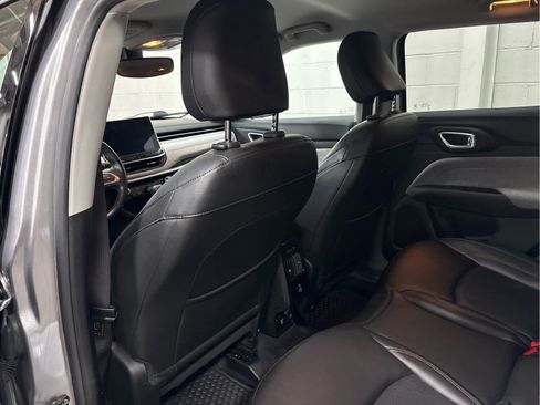 Used 2022 Jeep Compass Latitude image 41