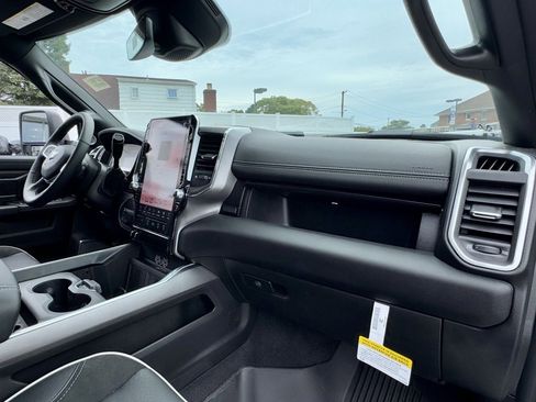 Used 2025 RAM 2500 Laramie image 18