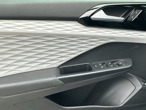 Used 2022 Volkswagen Taos S image 11