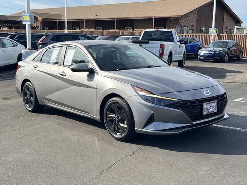 Used 2021 Hyundai Elantra Blue image 25